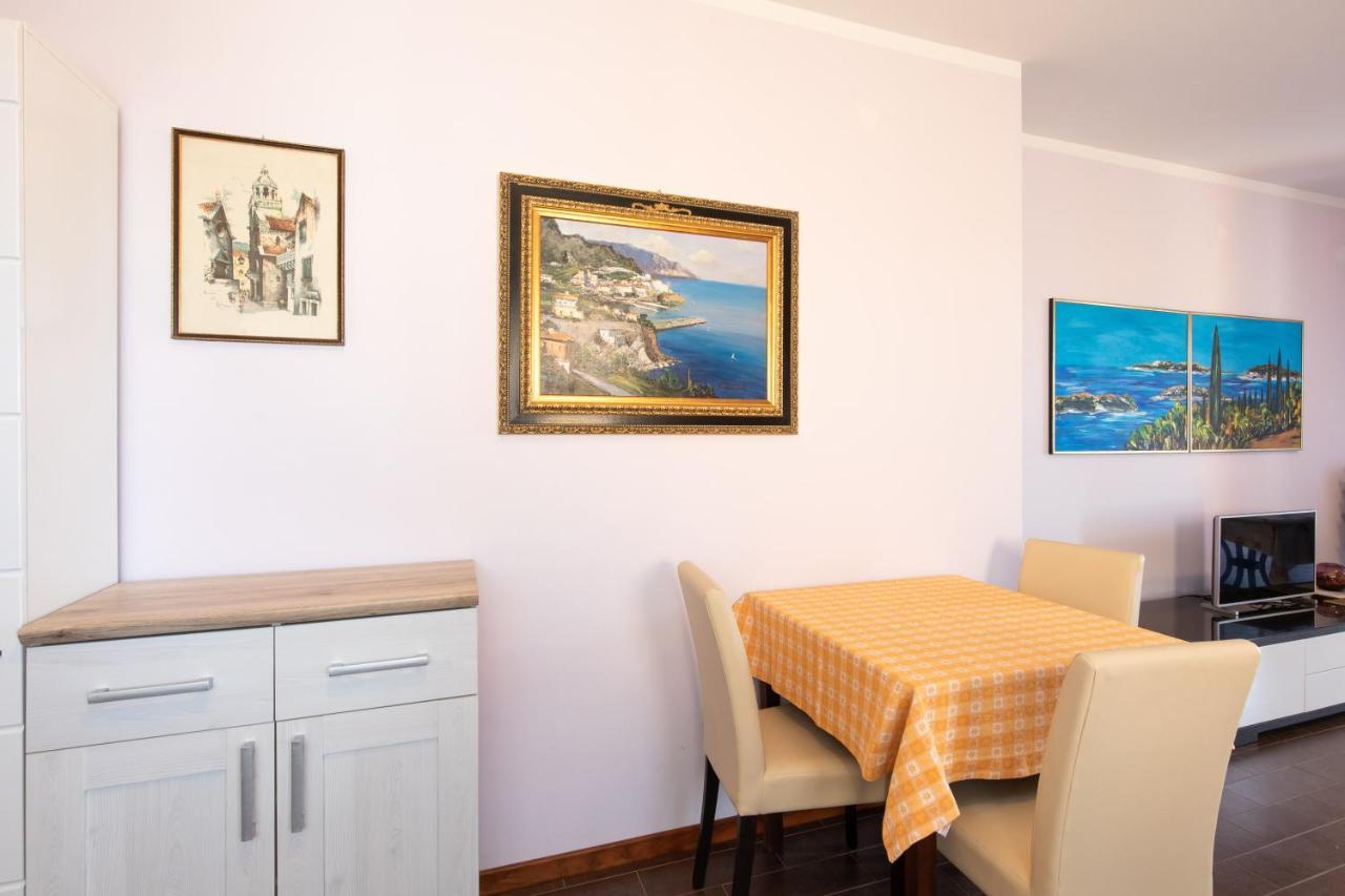 Apartments Bella Vista Krk Town Buitenkant foto